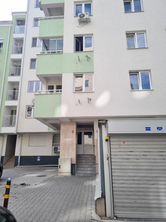 Golden Sun Skopje Apartment ภายนอก รูปภาพ